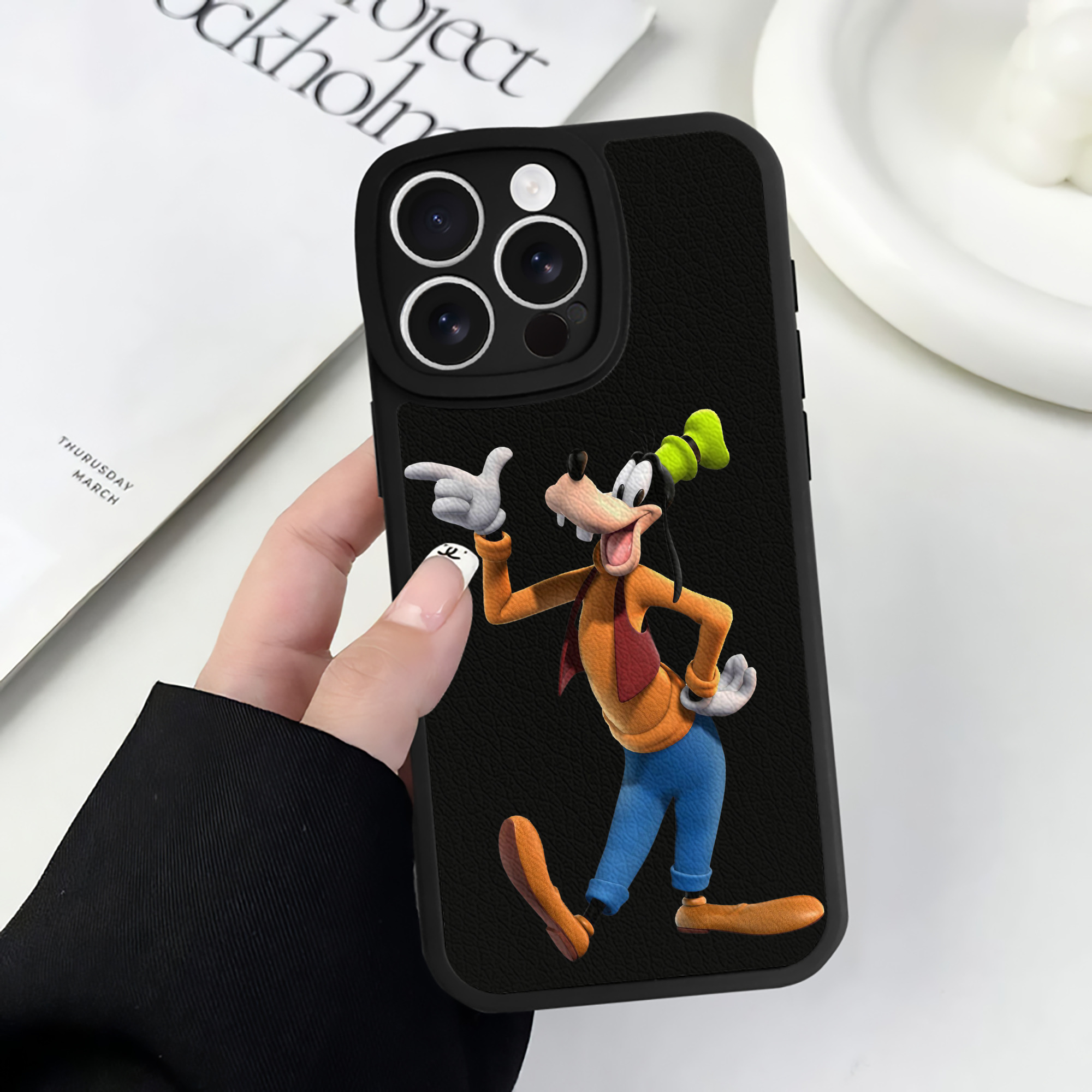 （画像用） ミッキーマウス Mickey Mouse 【iPhone 16シリーズ対応】シリコンスマホケース（レザー調） 材質：シリコン